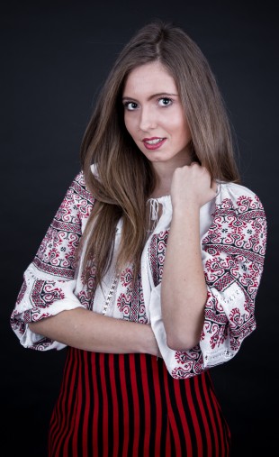 Ie femei maneca lunga rosu cu negru